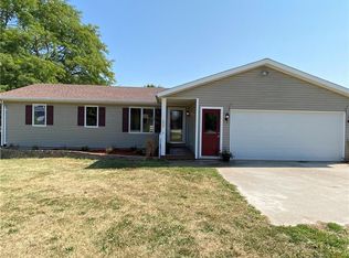 122 Holland Dr, Pella, IA 50219