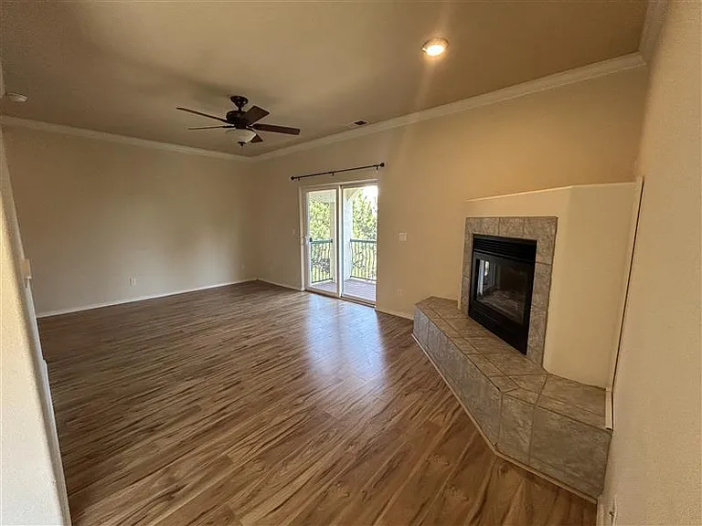 3011 Mandalay Grv #9 — Photo 10