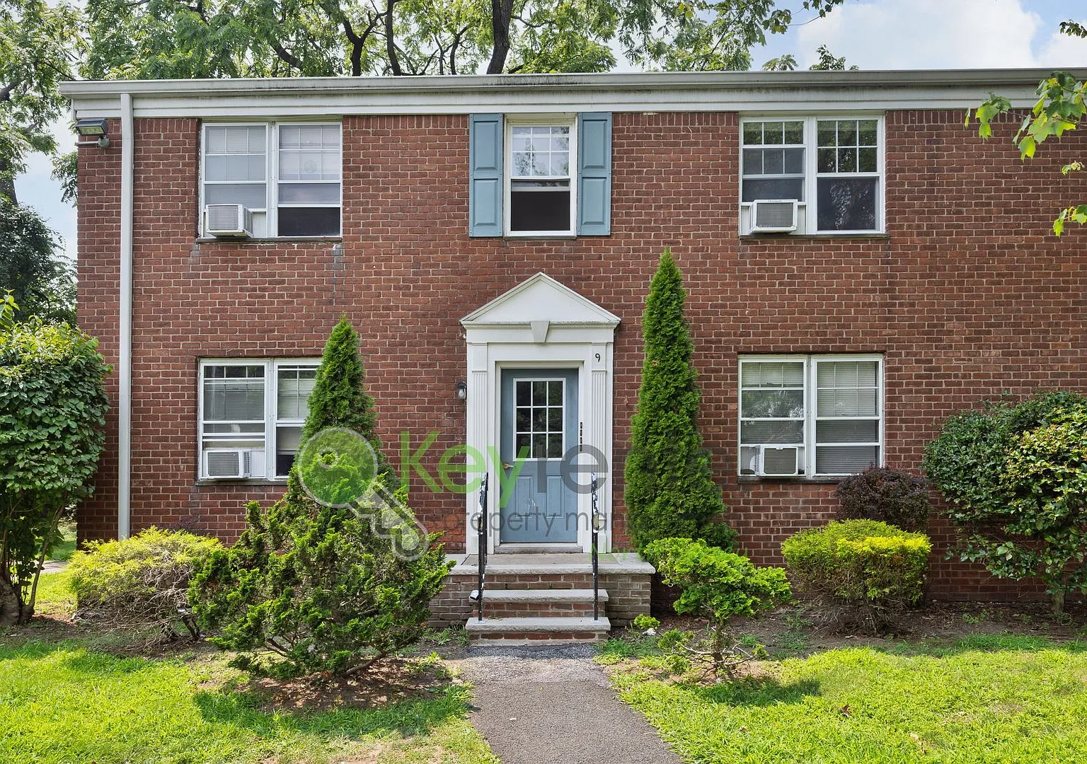 Quiet 2nd-Floor 1BR Condo Updated Bath, Pet Friendly & Easy NYC Commute — Photo 1