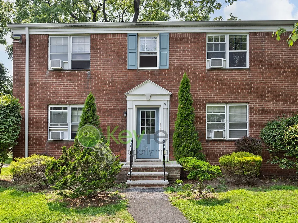 9 Brookdale Gdns #D