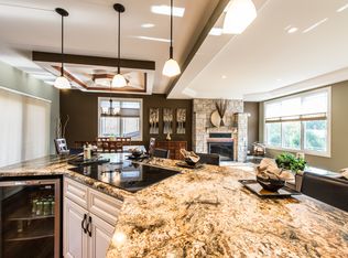 901 Singer Ave, Lemont, IL 60439