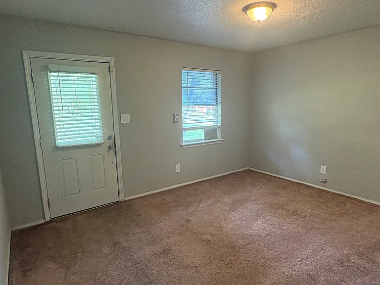 3264 Hackberry Ln — Photo 10