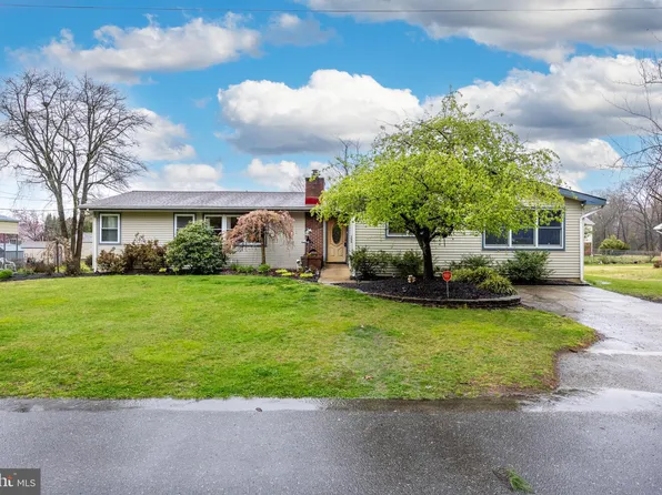 206 Royal Ave, Hainesport, NJ 08036