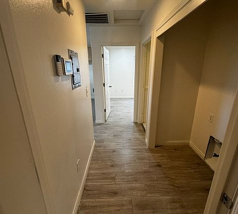 4th image of 1000 30th St #B