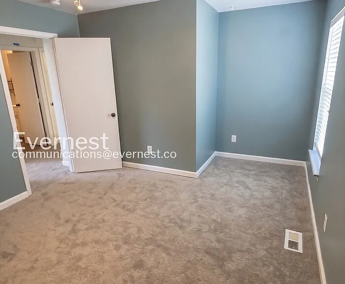 129 Royallbrook Ln — Photo 14