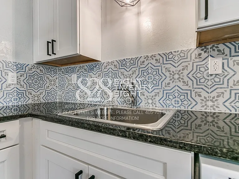 930 Miller Ave — Photo 23