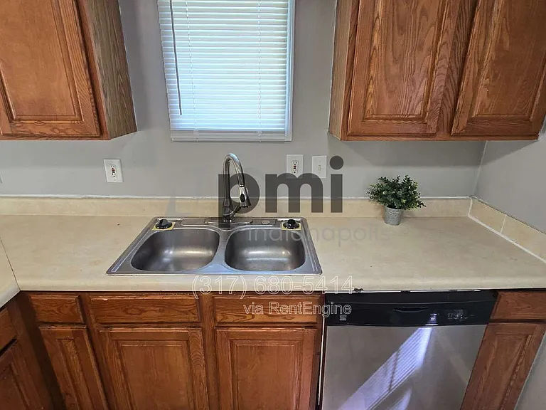 153 S Cypress Ave — Photo 13