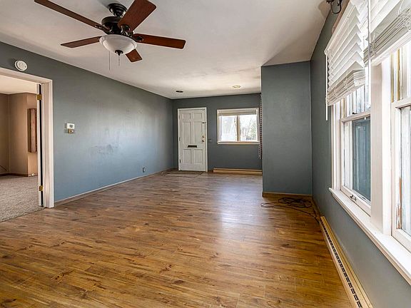 5th image of 805 N Van Buren St