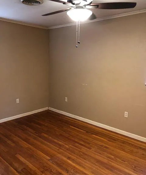 422 Robinette St — Photo 6