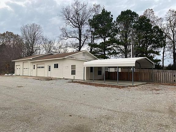 3 bay shop & living quarters