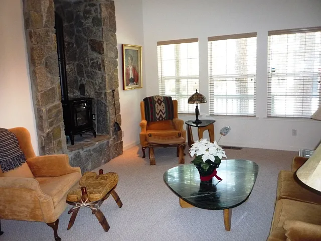 3 bed, 2247 sqft, $4,200 — Photo 4