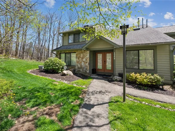 1944 S Ridge Way, Hidden Valley, PA 15502