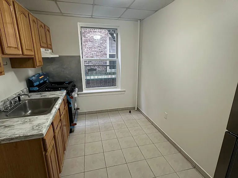 179 W 48th St #7 — Photo 1