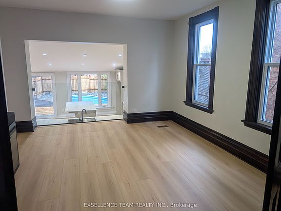 4th image of 241 Sydney St