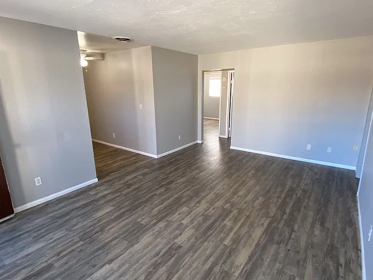 798 McClure St. — Photo 20
