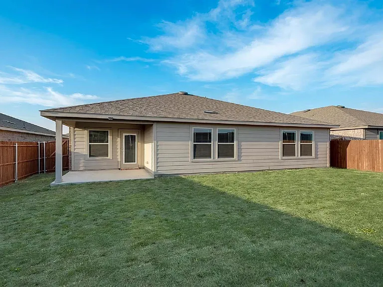 972 Glover Dr — Photo 12