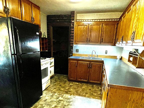 3rd image of 632 Mill St
