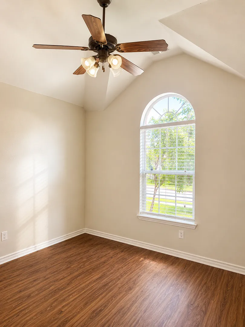 Spacious Living Meets Everyday Comfort in Sought-After Sunset Pointe! — Photo 3