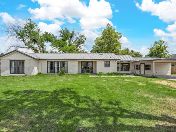 1305 N Old Robinson Rd, Waco, TX 76706