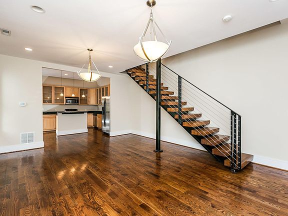 4th image of 2201 E Fairmount Ave #A