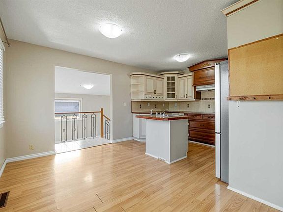 4th image of 505 W Centennial Ave