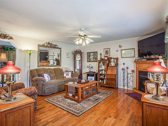 3rd image of 6616 Woody Cove Ln