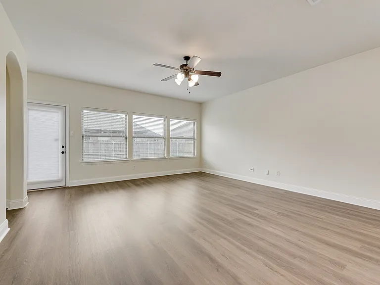 621 Dogwood Dr — Photo 6
