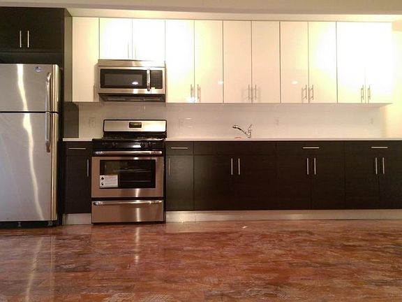 3rd image of 628 Willoughby Ave APT 1
