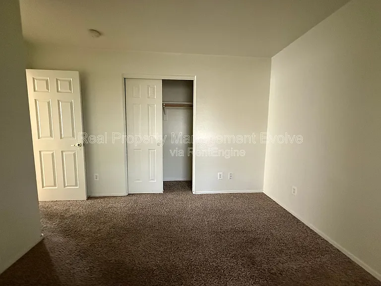 1225 W Shumway Farm Rd — Photo 13
