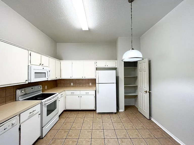 204 Dale Earnhardt Dr — Photo 10