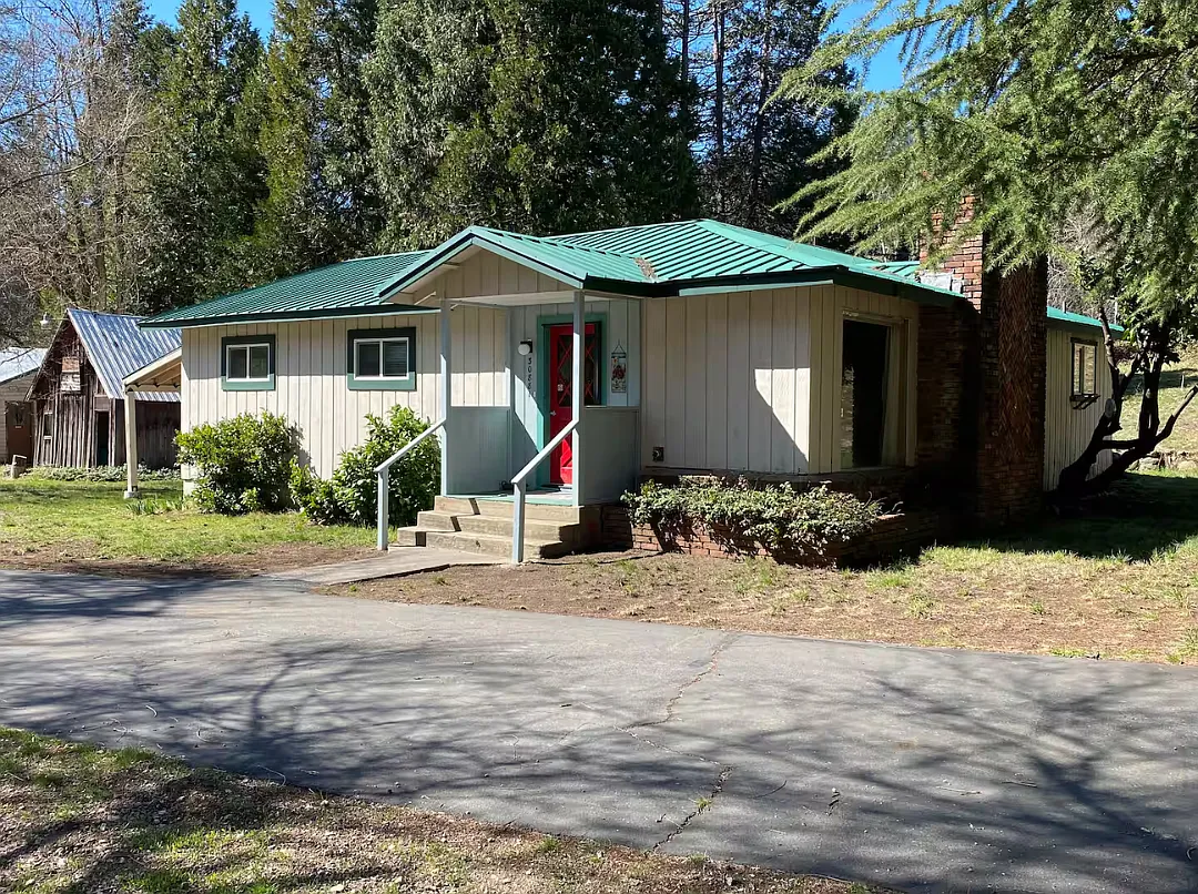 3 bed, 2.0 bath, 1256 sqft, $1,700 — Photo 1