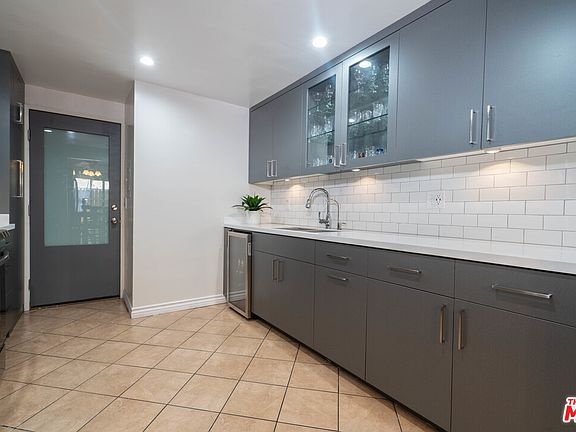 5th image of 9800 Vesper Ave Unit 145