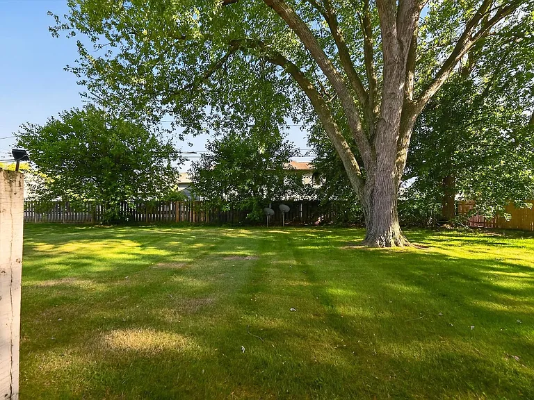 6839-6841 Woodlake — Photo 35