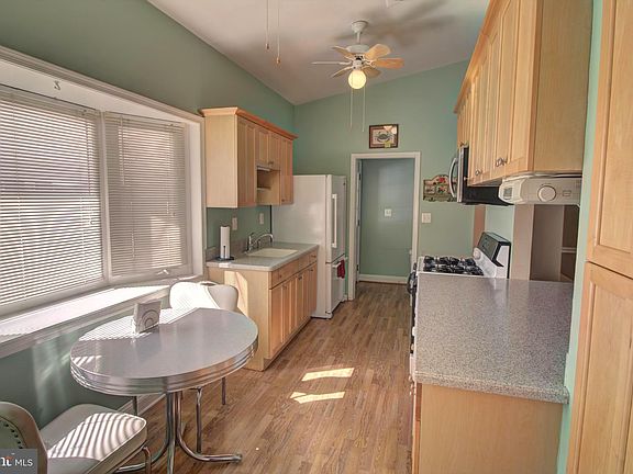 5th image of 2208 Pleasant Dr