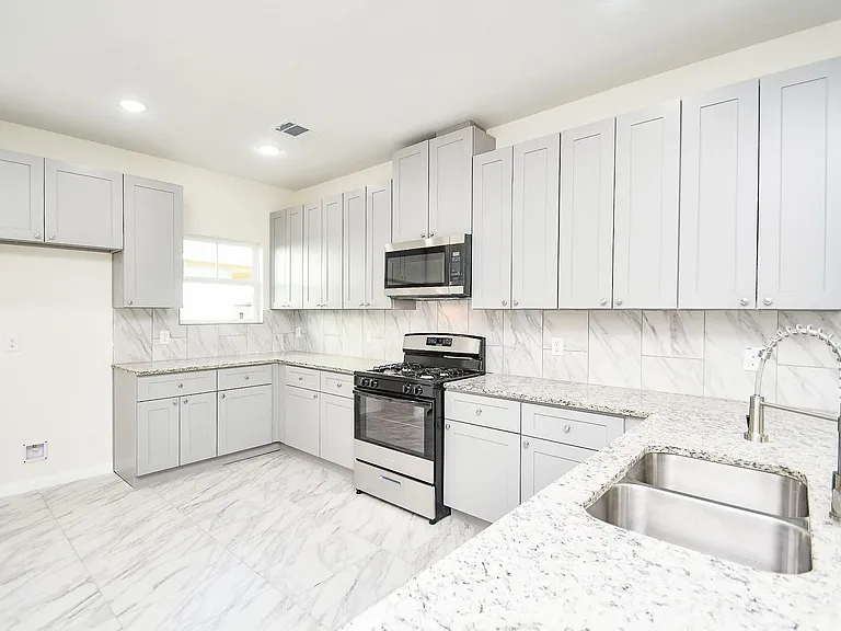 12202 Heather Flower Ln — Photo 12