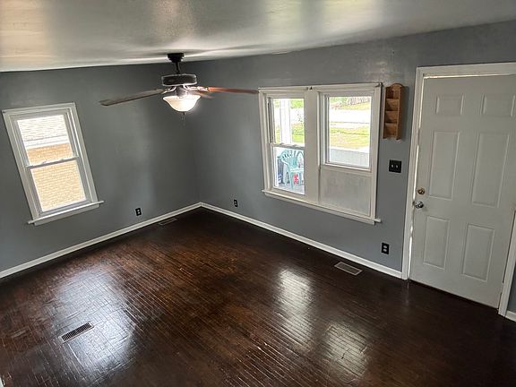 4th image of 219 SW Circle Dr
