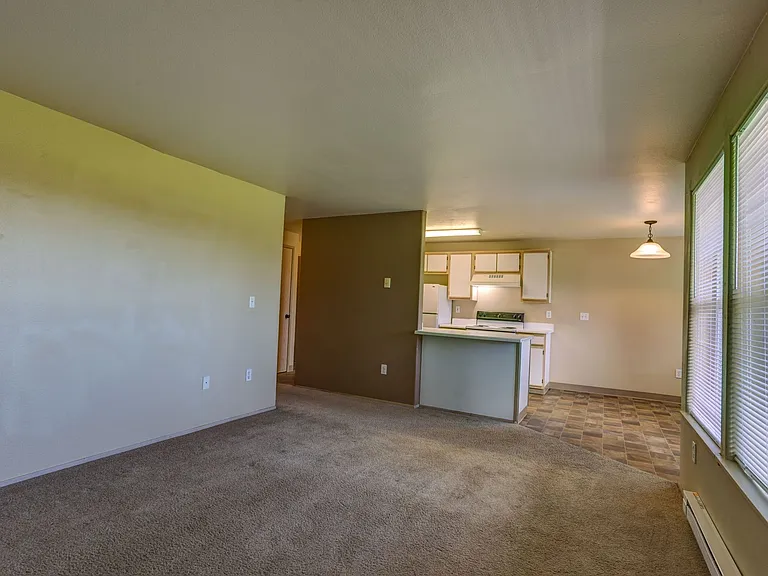 Creekside Apartments  — Photo 15