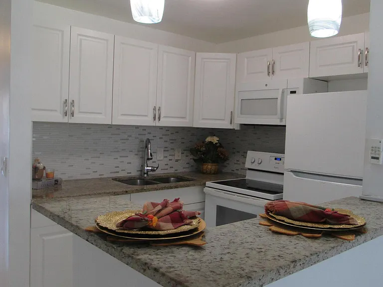 76 Cambridge Rd E #D — Photo 4