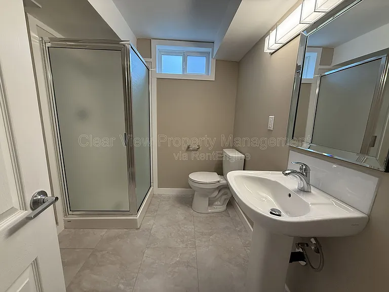18 Trinity Pl W — Photo 27