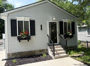 132 Maudlin St, Novi, MI 48377