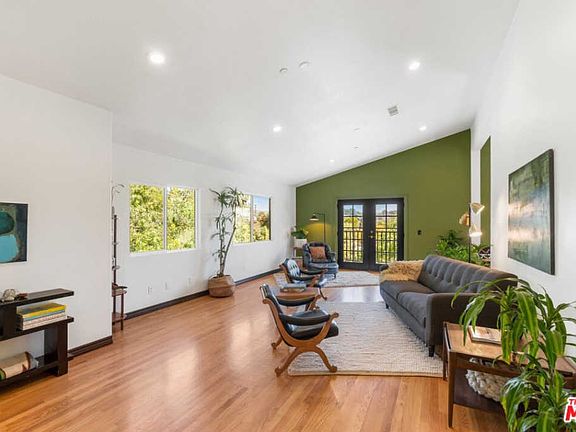 4th image of 2584 Hyler Ave