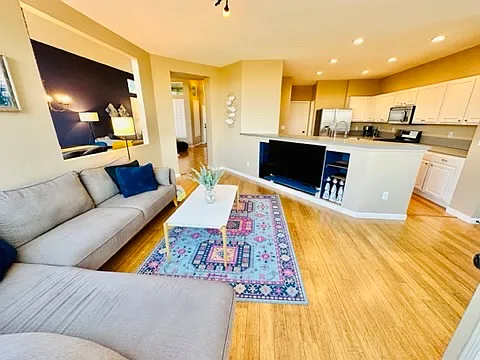 4715 Bradford Ln — Photo 3