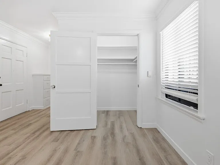 717 E Medio St — Photo 4