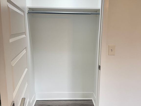 3rd image of 325 W Parkwood Dr #14