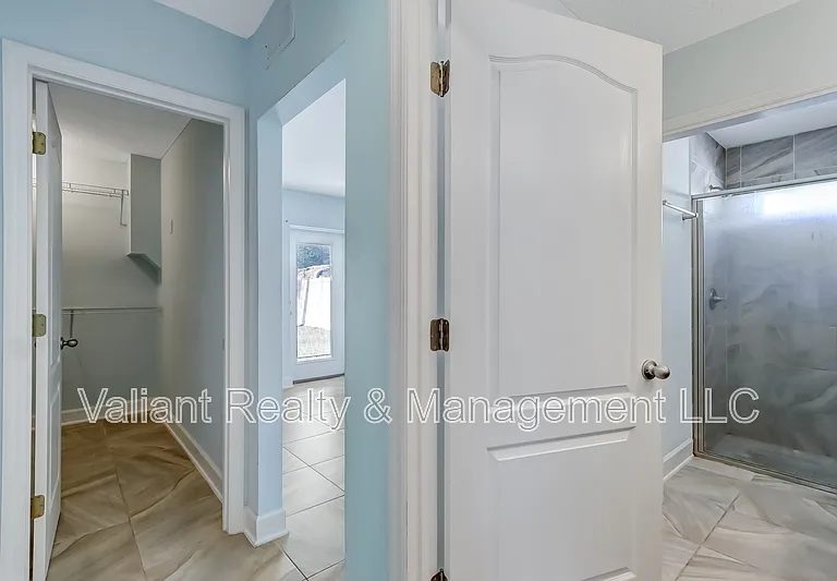 2110 3rd St — Photo 14