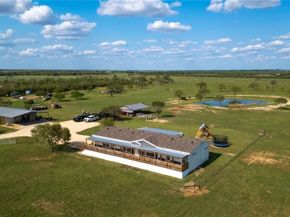 300 County Road 243, Floresville, TX 78114