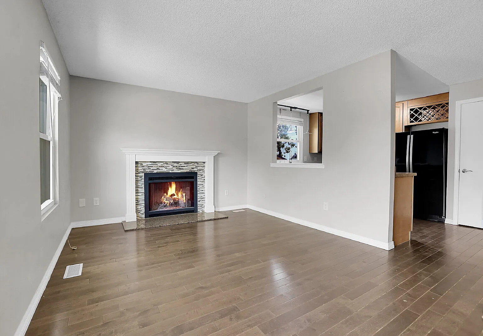 4 bed, 2.0 bath, 1718 sqft, $2,721 — Photo 2