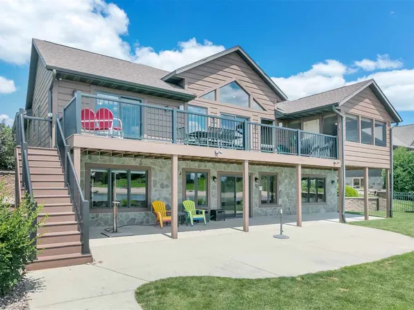 W5671 Castaway Dr, New Lisbon, WI 53950