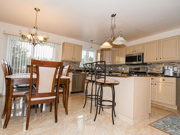 5th image of 4120 Sarah Dr