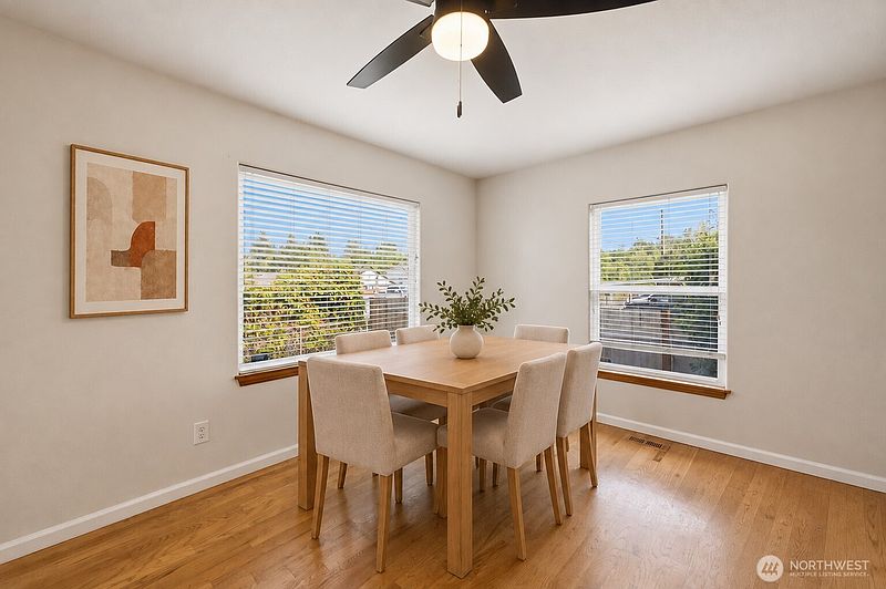 4th image of 926 16th Street SW
